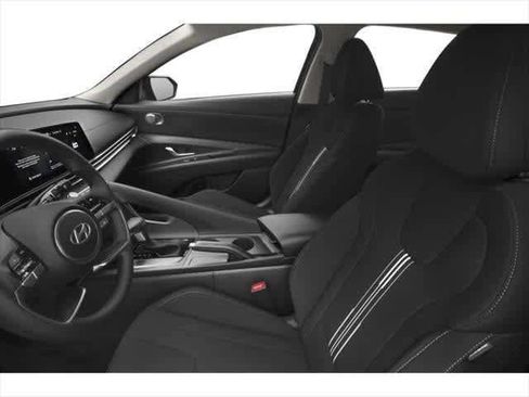 Used 2024 Hyundai Elantra SEL FWD image 9