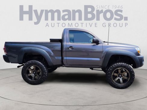 Used 2011 Toyota Tacoma 4x4 Regular Cab image 2