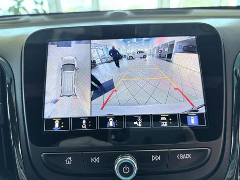 Used 2022 Chevrolet Equinox RS w/ Infotainment Package image 26