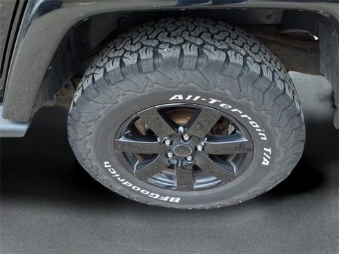 Used 2014 Jeep Wrangler Unlimited Altitude image 7