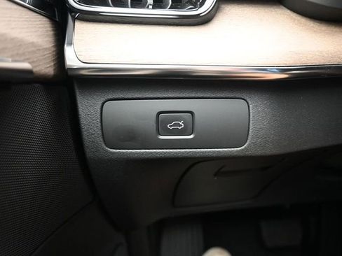 New 2026 Volvo XC90 B6 Core w/ Protection Package Premier image 28