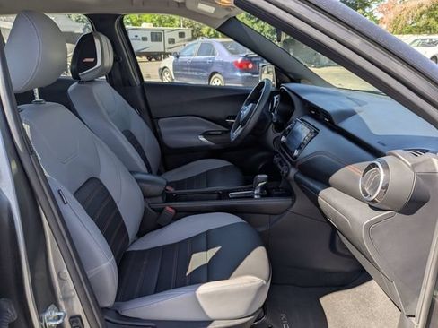 Used 2023 Nissan Kicks SR w/ SR Premium Package FWD image 29