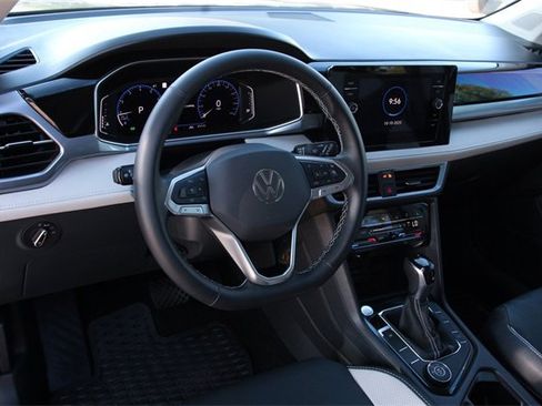 Certified 2025 Volkswagen Taos SEL image 8
