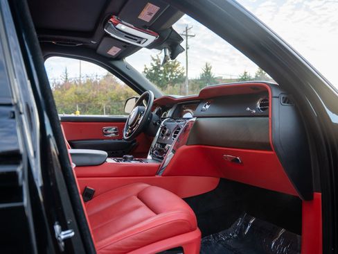 Used 2019 Rolls-Royce Cullinan image 15