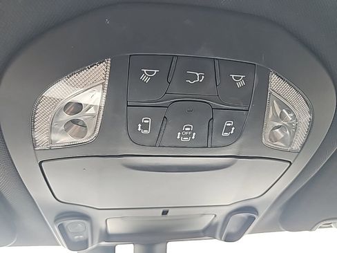 Used 2021 Chrysler Pacifica Limited w/ Uconnect Theater Family Group image 36