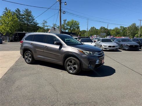 Used 2018 Toyota Highlander Limited Platinum FWD image 10