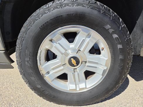 Used 2005 Chevrolet Avalanche Z71 w/ Preferred Equipment Group AWD/4WD image 14