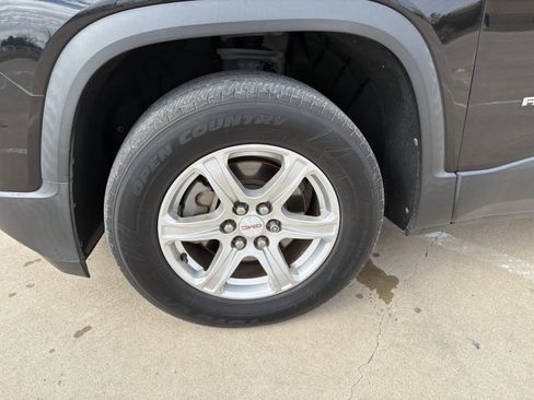 Used 2017 GMC Acadia SLE image 8