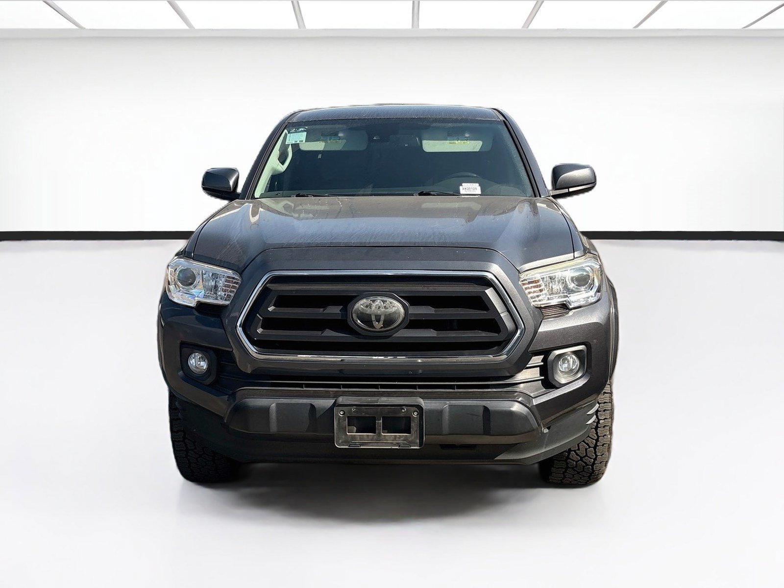 Used 2021 Toyota Tacoma SR5 RWD image 2