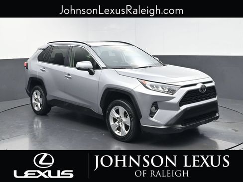 Used 2019 Toyota RAV4 XLE w/ Convenience Package FWD image 3