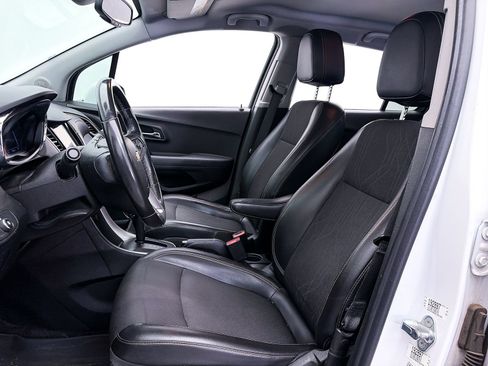 Used 2019 Chevrolet Trax LT w/ LT Convenience Package AWD/4WD image 12