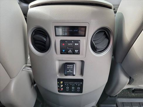 Used 2014 Honda Pilot Touring image 17