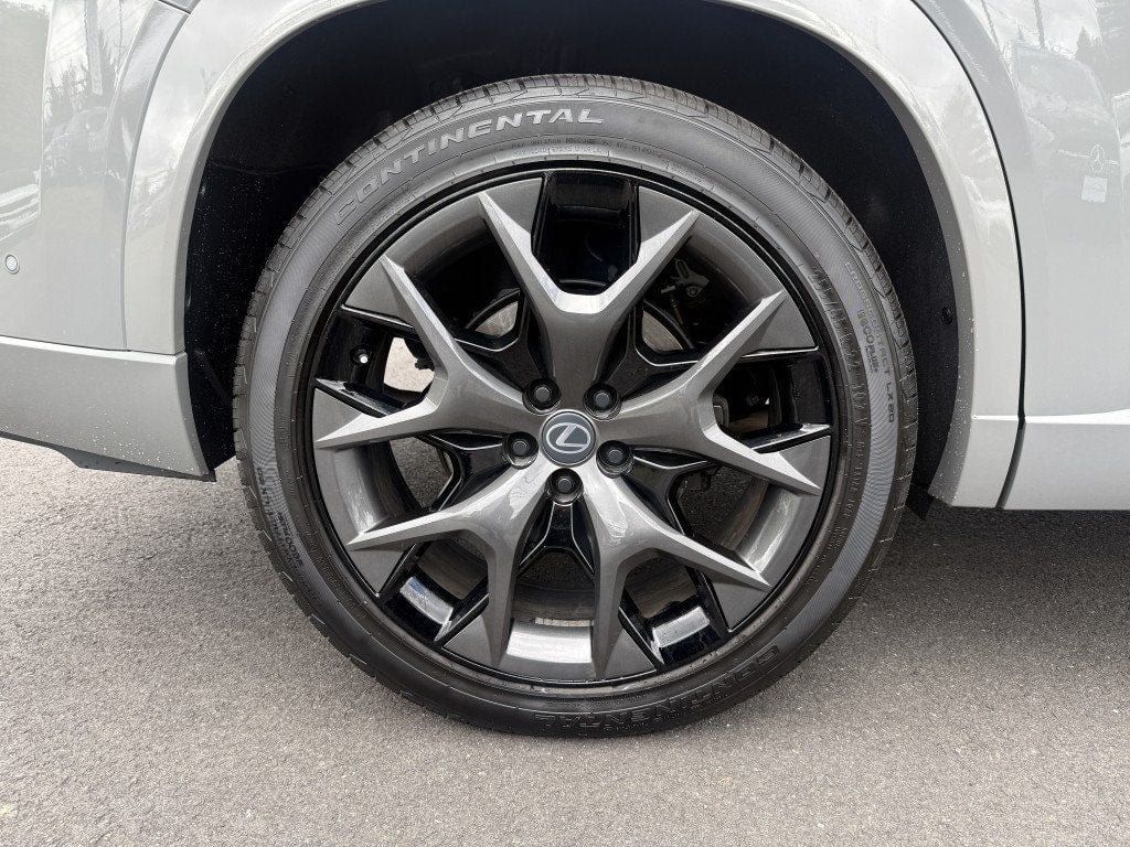 Used 2026 Lexus TX 500h AWD w/ Technology Package image 3