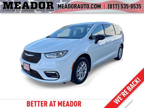 New 2026 Chrysler Pacifica Select FWD image 1