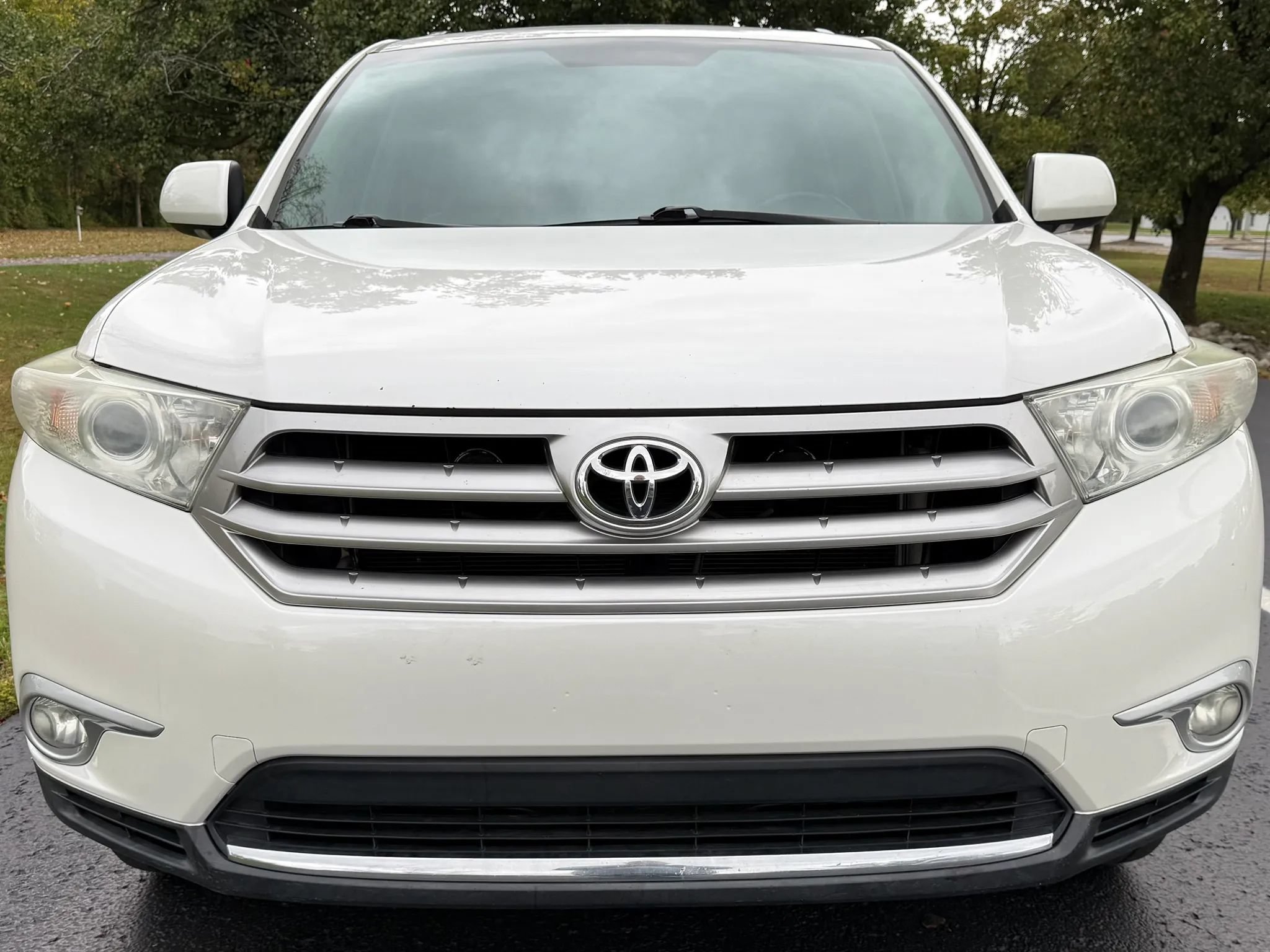 Used 2011 Toyota Highlander Limited w/ Tow Pkg FWD image 3