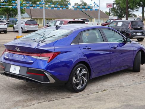 Used 2025 Hyundai Elantra Limited FWD image 21