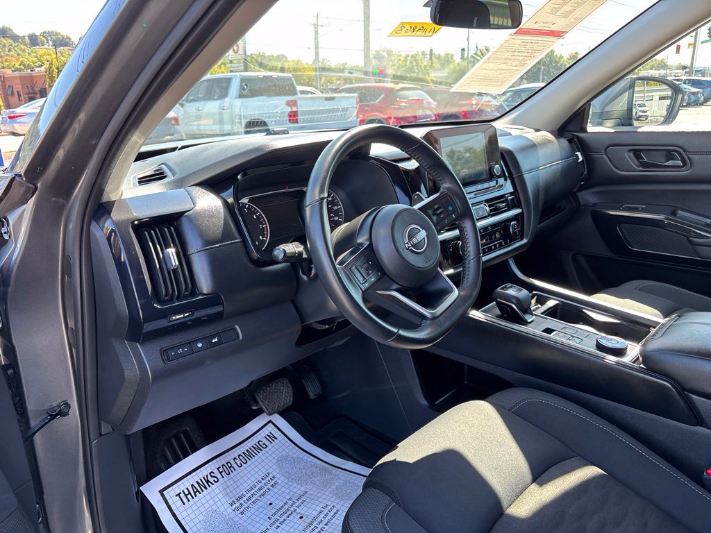 Used 2025 Nissan Pathfinder SV AWD/4WD image 18