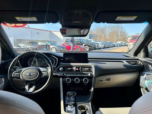 Used 2023 Genesis G70 2.0T image 12