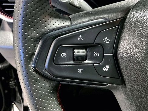 Used 2025 Chevrolet Trax RS w/ Sunroof Package image 24