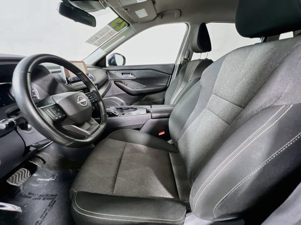Used 2025 Nissan Rogue SV FWD image 12