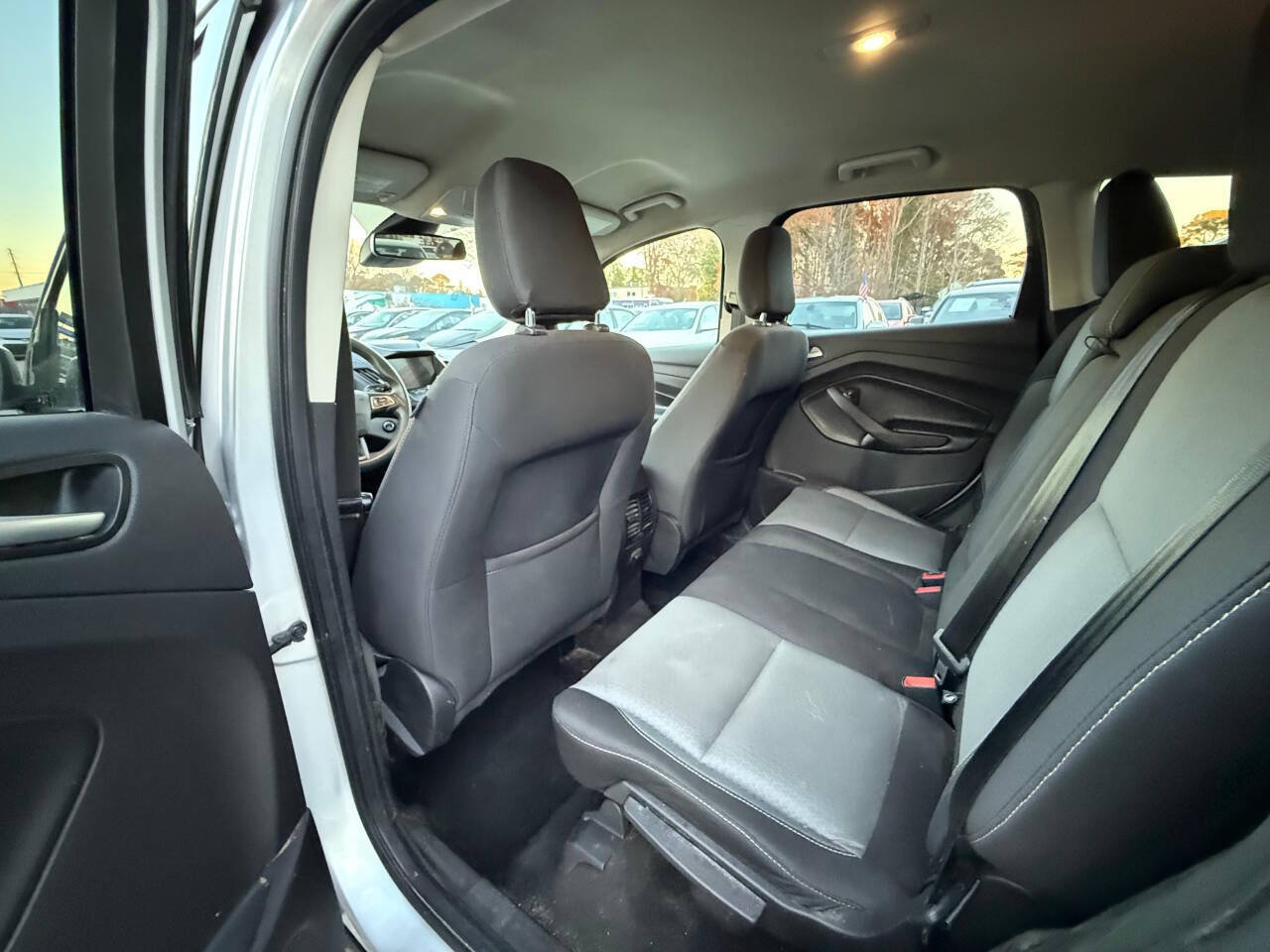 Used 2019 Ford Escape SE FWD image 13