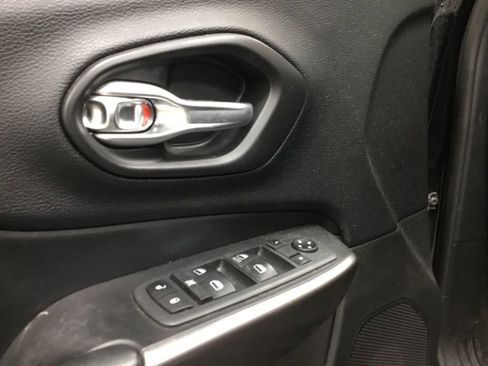 Used 2020 Jeep Cherokee Latitude image 7