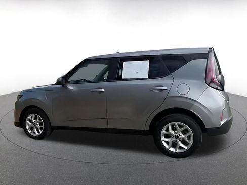Used 2025 Kia Soul LX w/ LX Technology Package FWD image 10