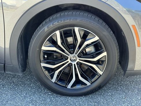 Used 2023 Toyota Crown XLE image 13