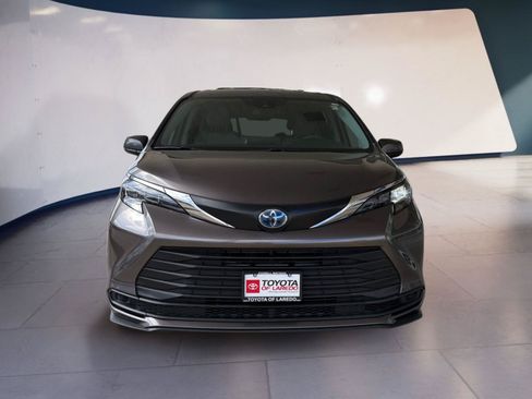 Used 2024 Toyota Sienna LE FWD image 8