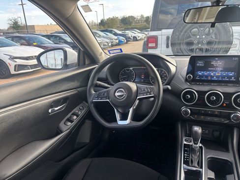 Used 2025 Nissan Sentra SV image 31