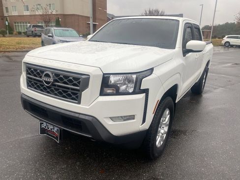 Used 2023 Nissan Frontier SV w/ SV Convenience Package image 3