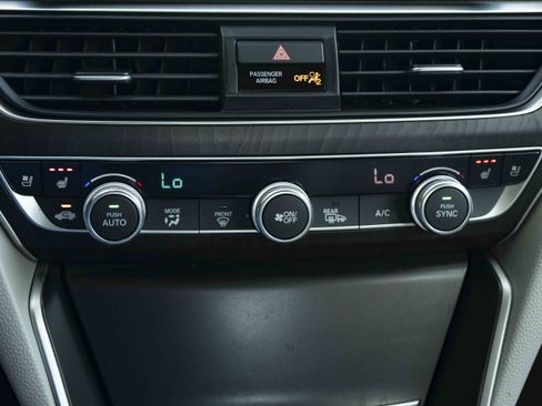 Certified 2018 Honda Accord Touring image 32