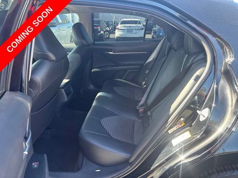 Used 2018 Toyota Camry SE FWD image 11
