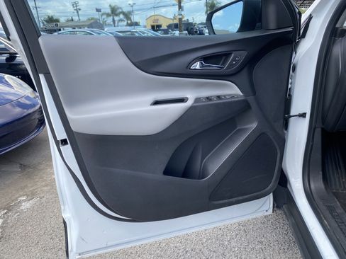 Used 2020 Chevrolet Equinox LS image 14