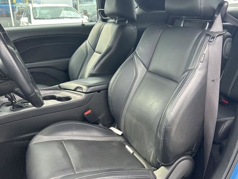 Used 2023 Dodge Challenger SXT w/ Plus Package image 7