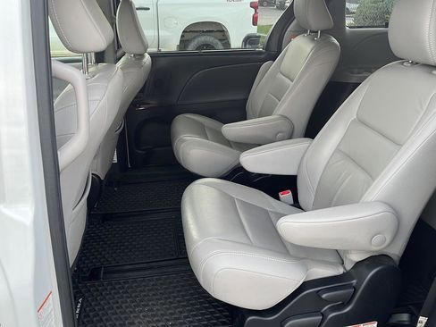 Used 2019 Toyota Sienna AWD image 6