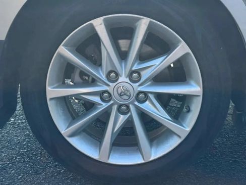 Used 2013 Toyota Prius V Five FWD image 11