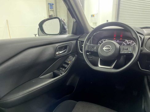 Used 2024 Nissan Rogue SV FWD image 15