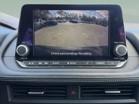 Used 2023 Nissan Rogue S image 19