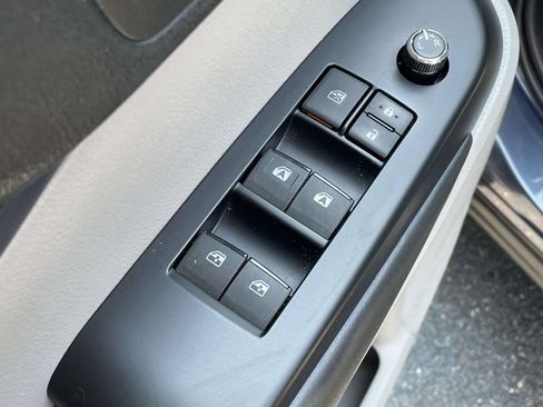 Used 2018 Toyota Highlander XLE FWD image 26