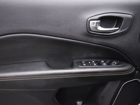 Used 2019 Jeep Compass Latitude w/ Cold Weather Group AWD/4WD image 26