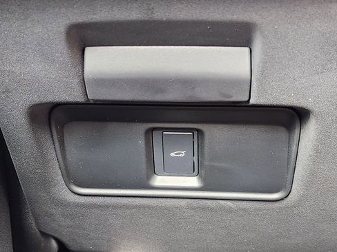 Used 2025 Land Rover Discovery Sport S image 21