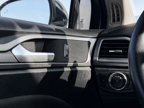 Used 2020 Ford Fusion SE FWD image 15