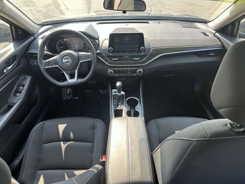 Used 2024 Nissan Altima 2.5 SV image 12