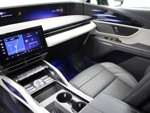 Used 2024 Lincoln Nautilus Reserve image 24