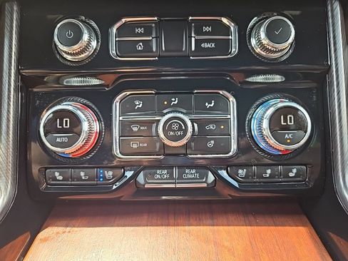 Used 2023 GMC Yukon Denali Ultimate w/ LPO, Floor Liner Package AWD/4WD image 33