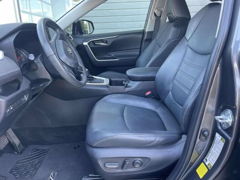 Used 2022 Toyota RAV4 XLE Premium FWD image 18