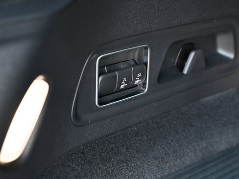 Used 2025 Mercedes-Benz GLS 580 4MATIC image 45