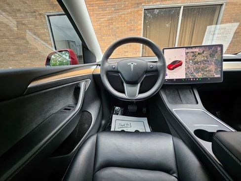 Used 2022 Tesla Model Y Long Range AWD/4WD image 4