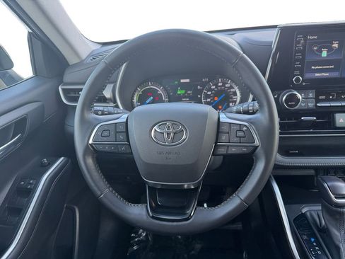 Used 2021 Toyota Highlander XLE image 12